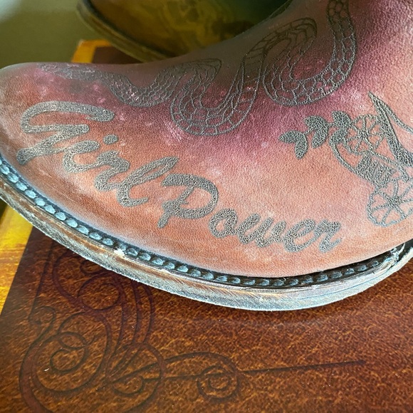 Corral Women’s Vintage Multi Color Engraved Boot - Picture 7 of 14